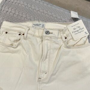 Cream jeans all year round! NWT Abercrombie&Fitch size 30